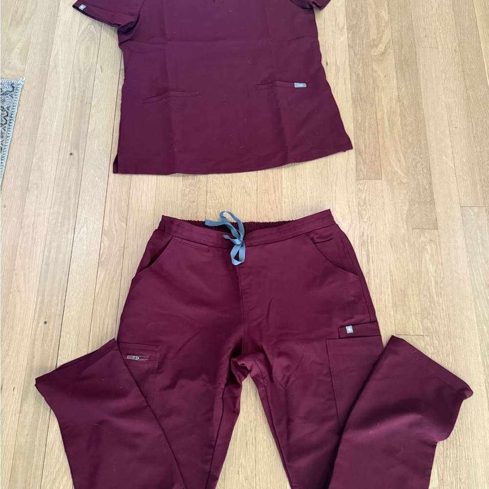Figs women’s Set Maroon